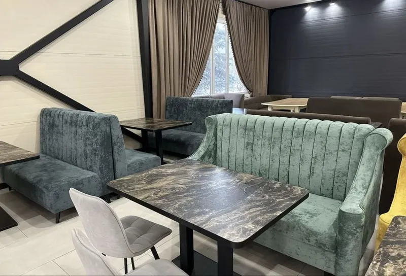 Kafe, restoran va bar uchun divanlar 4 Kafe, restoran va bar uchun divanlar 4