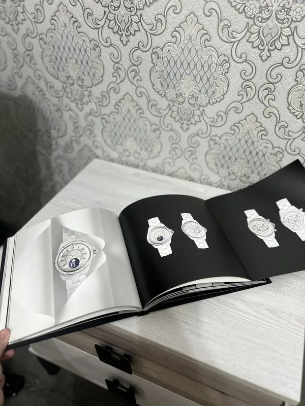 Книга-каталог Chanel Horlogerie 3 Книга-каталог Chanel Horlogerie 3