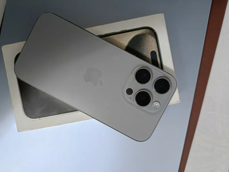 iPhone 15 pro, natural titanium, 128