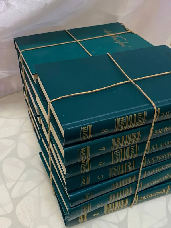 L. N. Tolstoyning to‘liq asarlar to‘plamini sotaman 1
