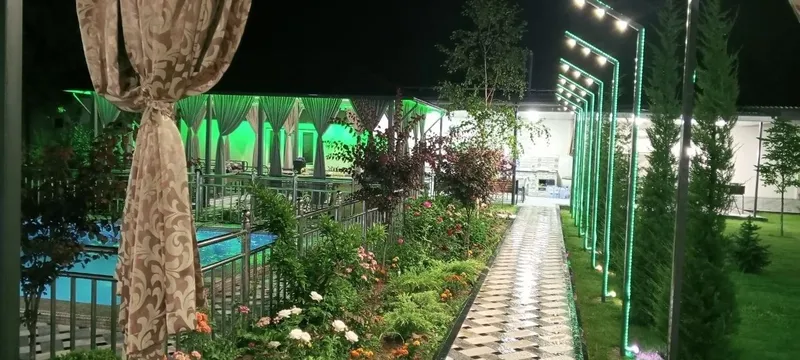 Dam olish joyi, oilavi qoʻyiladi, pokiza saqlanadi.