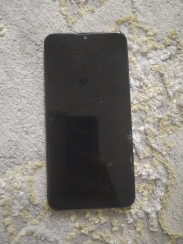 Samsung A10s 32 г ekrani singan ichida akavunt bor — фото 1