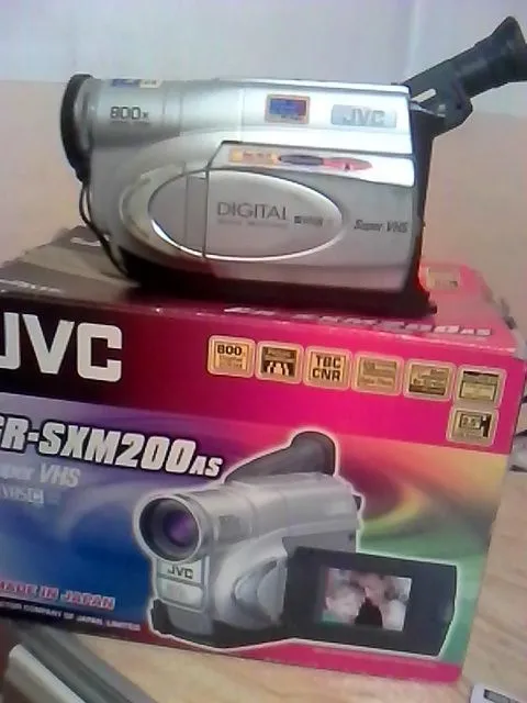 Продам видеокамеру JVC GR-SXM200as — фото 1