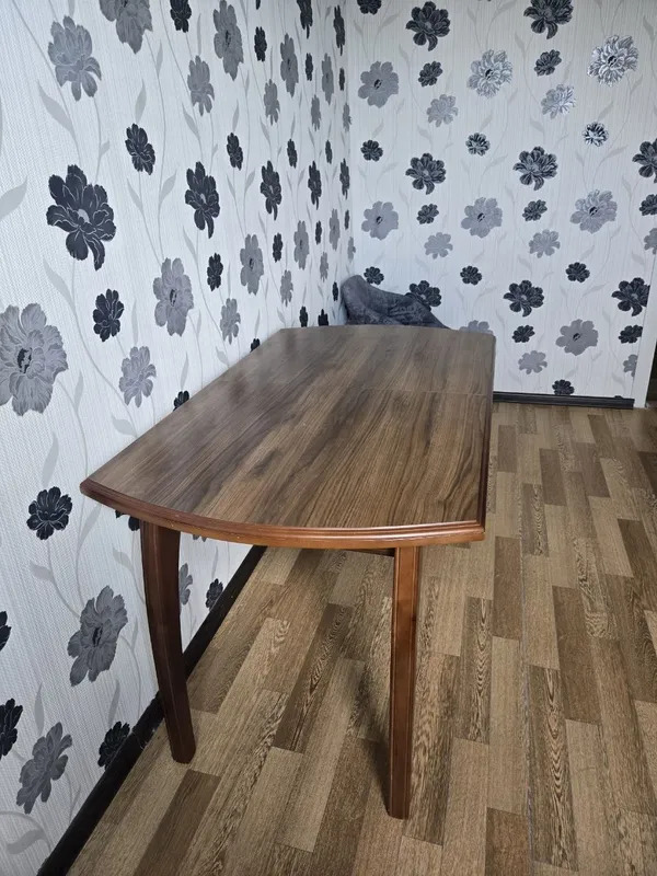 Продам кухонный стол 2