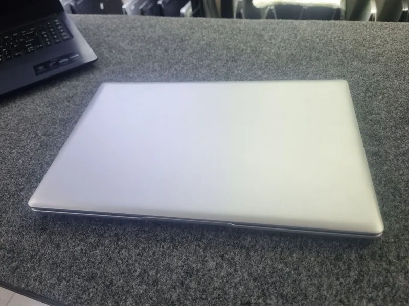 Lenovo noutbuk Celeron 8GB RAM 128GB SSD deyarli yangi karobka hujjat