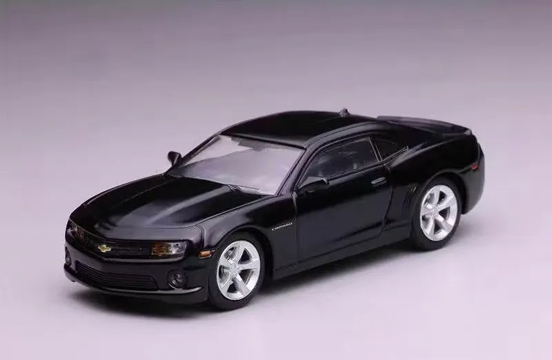 Chevrolet Camaro / Машинка 1:64 / Бамблби — фото 1