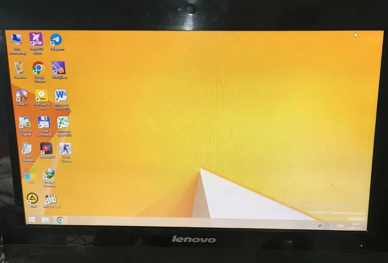 Kompyuter Lenovo s windos 8