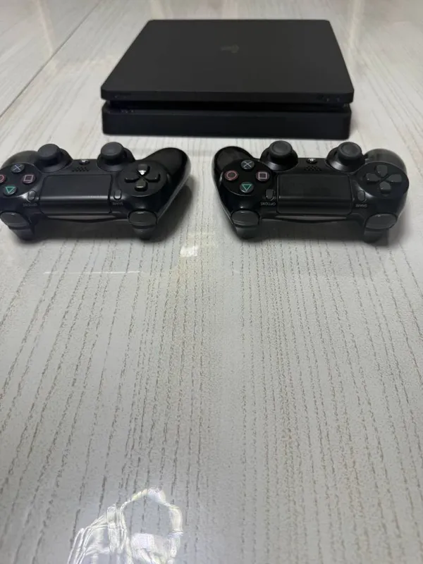 Playstation 4 slim, 2 jostik original 5 Playstation 4 slim, 2 jostik original 5