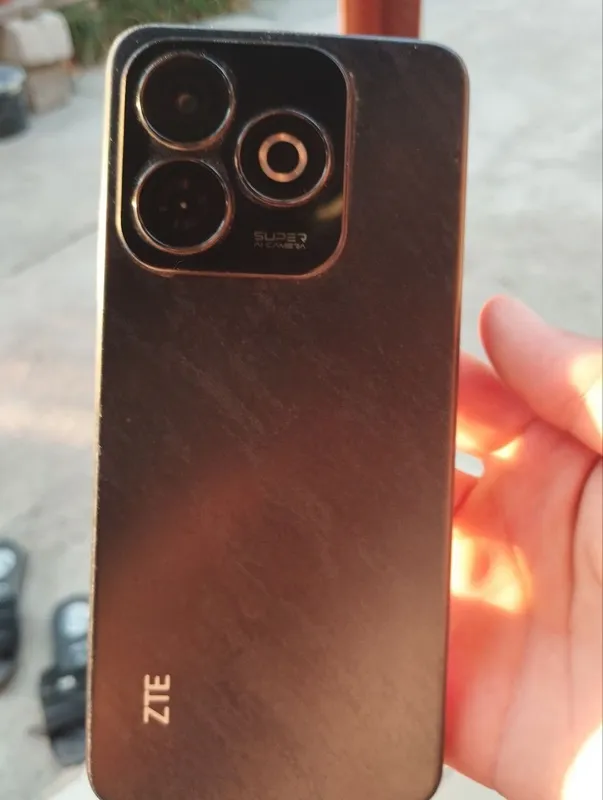 ZTE BLADE A75 srochna sotiladi