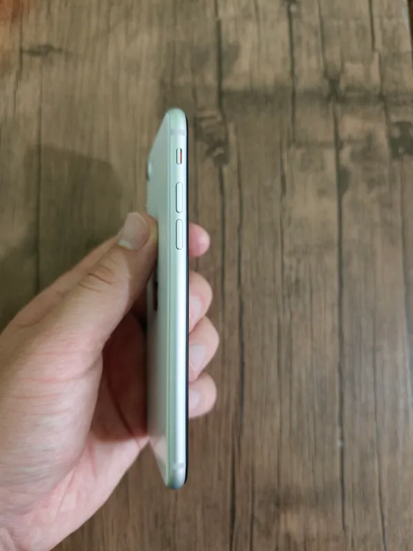 IPHONE SE 128GB (2020) 4 IPHONE SE 128GB (2020) 4