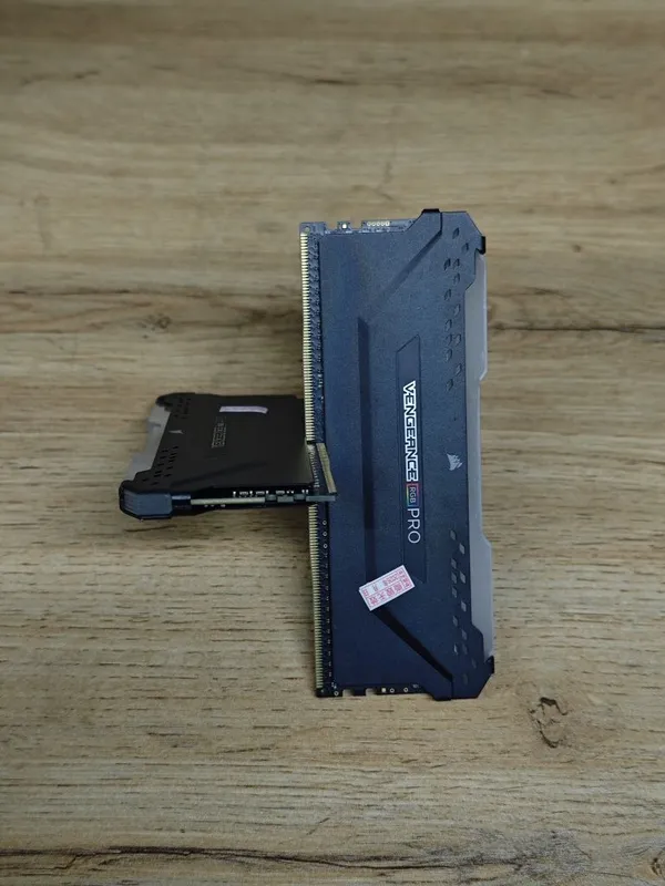 Озу ddr4 8g 3000Hz количество есть — фото 2