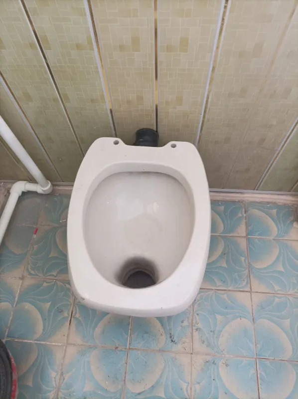 Унитаз б/у без бачка — фото 2