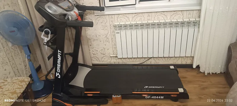 Продается беговая дорожка, в отличном состоянии.