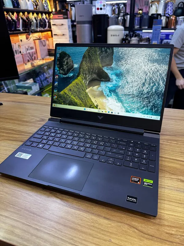 HP Victus 4