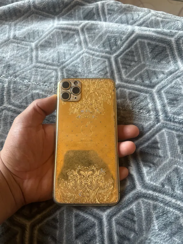 iPhone 11 Pro Max, ограниченная серия, золото 24 карат 1 iPhone 11 Pro Max, ограниченная серия, золото 24 карат 1