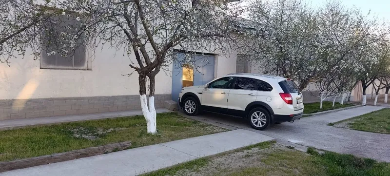 Uy sotiladi uchastka