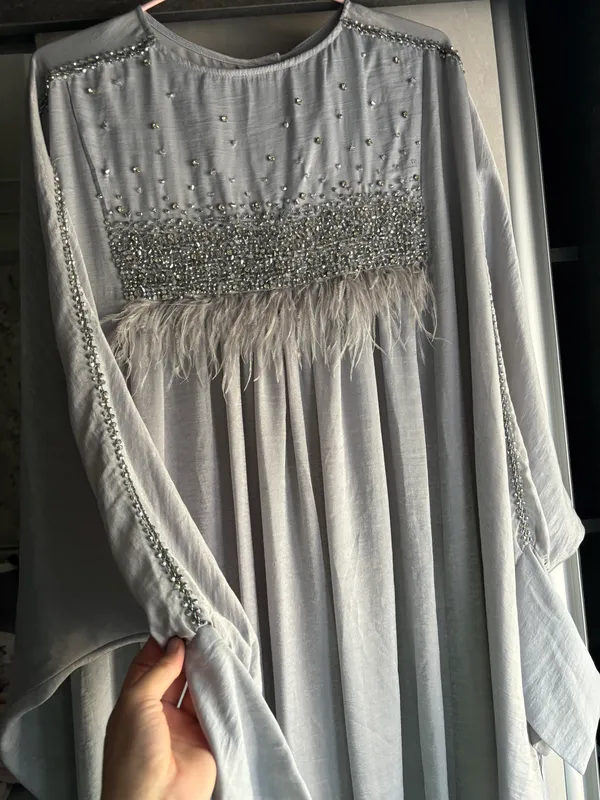 Abaya qo’l ishi umuma kiyilmagan