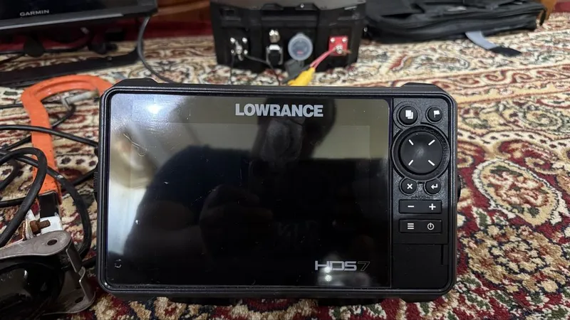 LOWRANCE HDS-7 LIVE Active Imaging 3-in-1 datchigi bilan 3 LOWRANCE HDS-7 LIVE Active Imaging 3-in-1 datchigi bilan 3