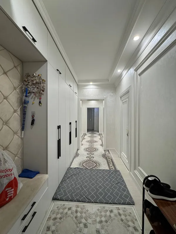 Продаётся 4-комнатная квартира, 100 м², 2/9, евро ремонт 7