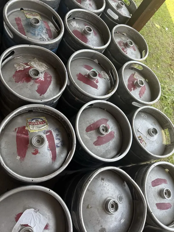 pivo maxsulotlari bochka da razlivnoy qibray.
