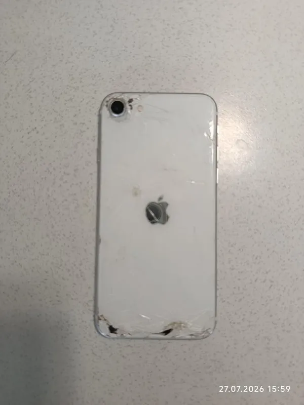 Apple se 3