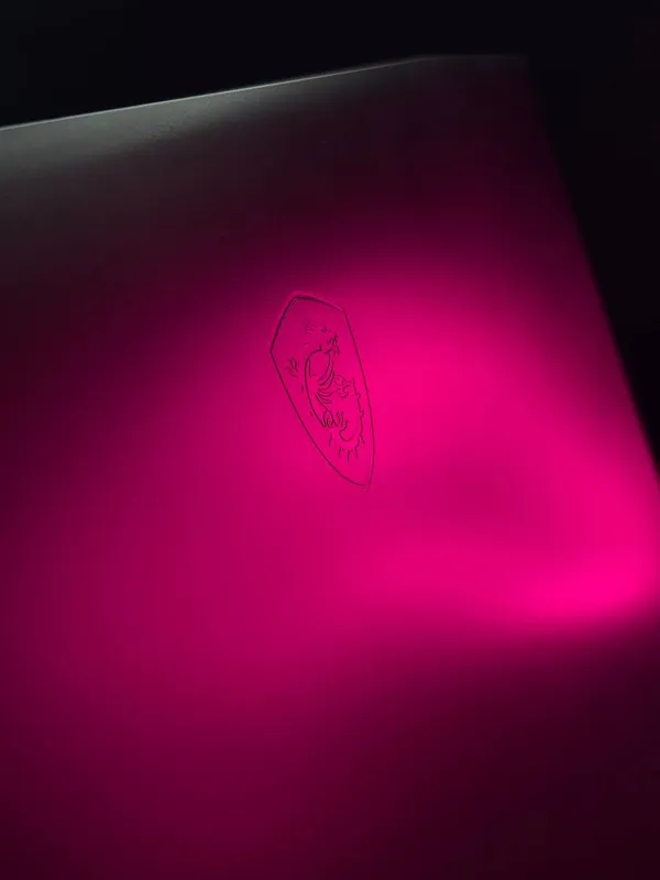 Kuchli igrovoy noutbuk MSI Thin 17 5