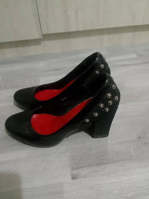 ayollar uchun tufli 38 razmer 2 ayollar uchun tufli 38 razmer 2
