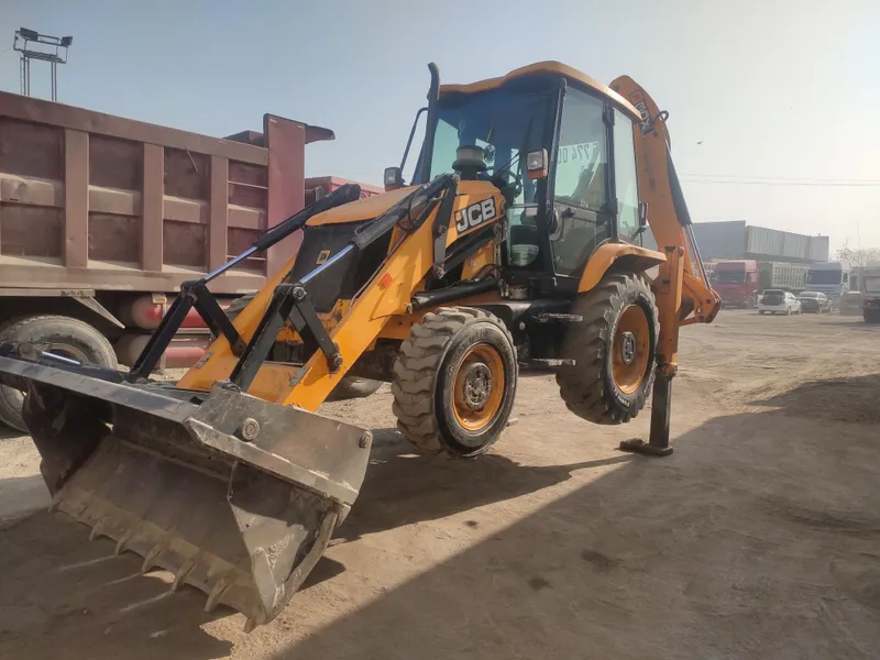 Экскаватор погрузчик JCB.