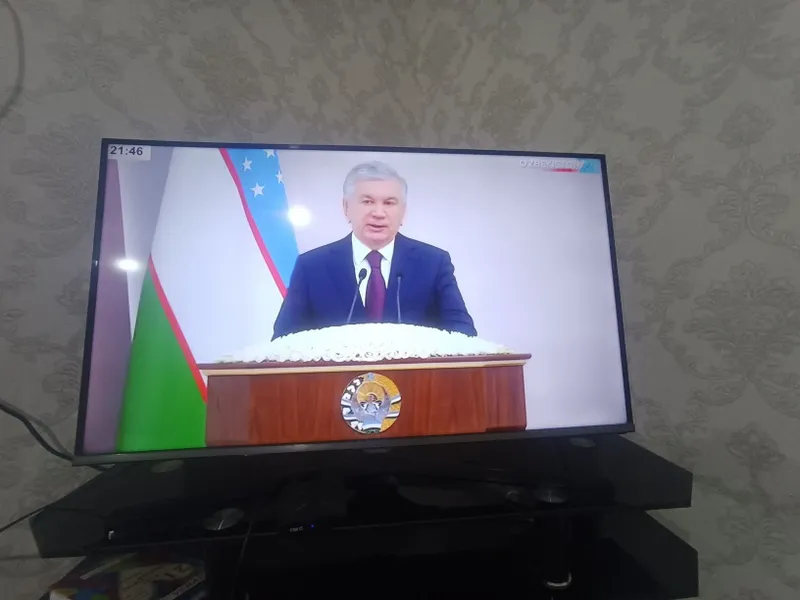 тв самсунг 102 см состояние хорошое с смарт бокс подставкой