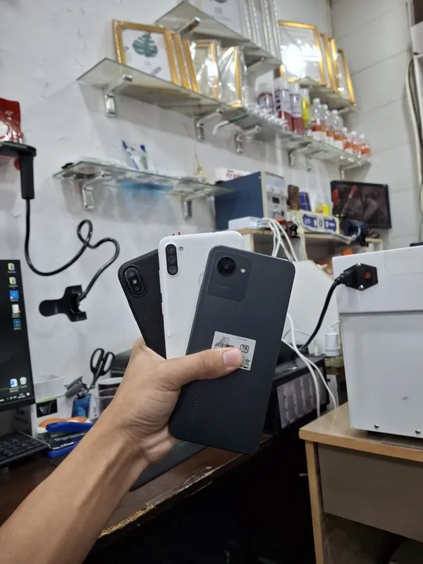 3 ta telefon sotuvda shoshiling!!! 1