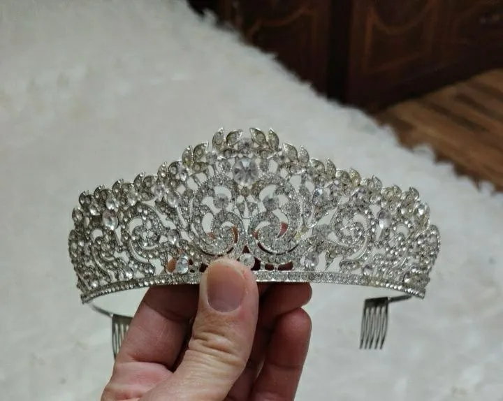 Judeyam chiroyli korona
