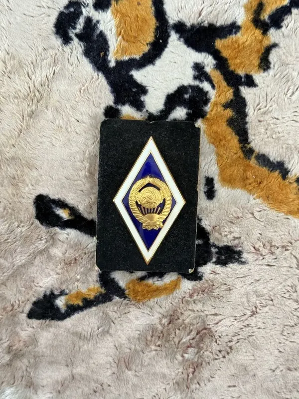 Bir asrlik nishon sotiladi Bir asrlik nishon sotiladi