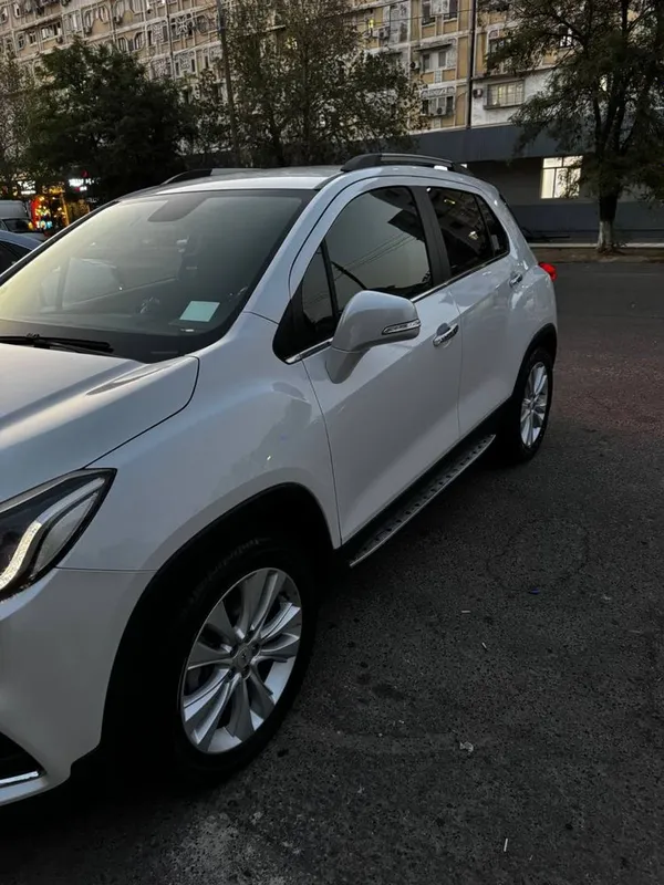 Chevrolet Tracker 1 2 Chevrolet Tracker 1 2