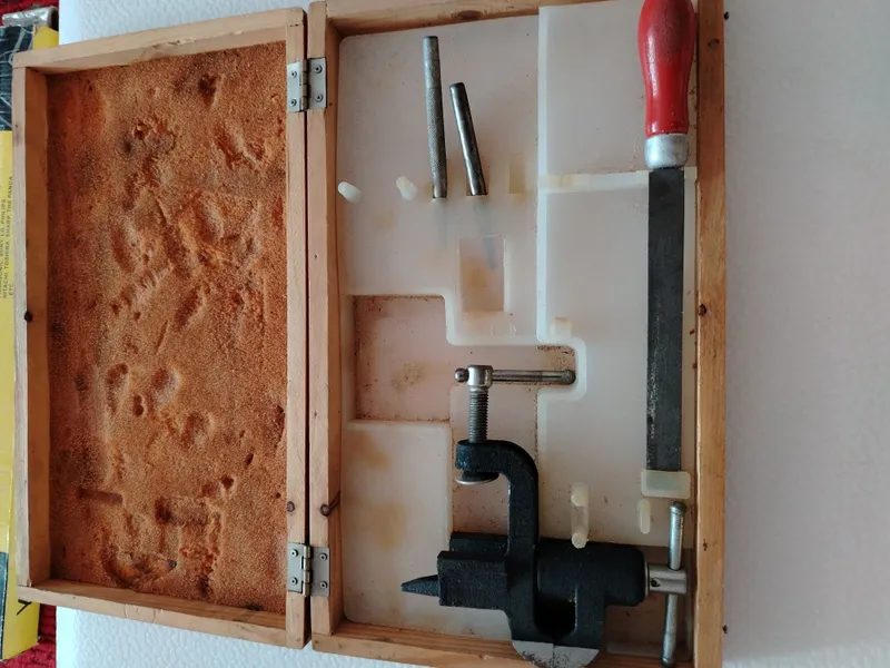 Уйда керакли Асбоблар Ту́плами Тиска, Эговва ва икита Зубила . 3