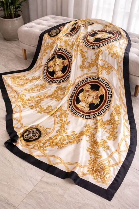 Роскошный шелковый шарф ,платок Versace, барокко