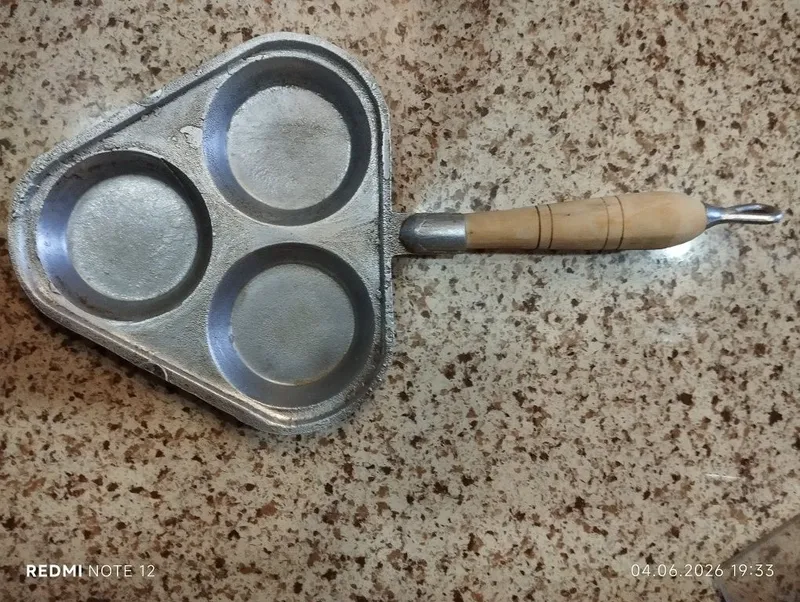 Сковородка для яиц и оладьев.Новая.