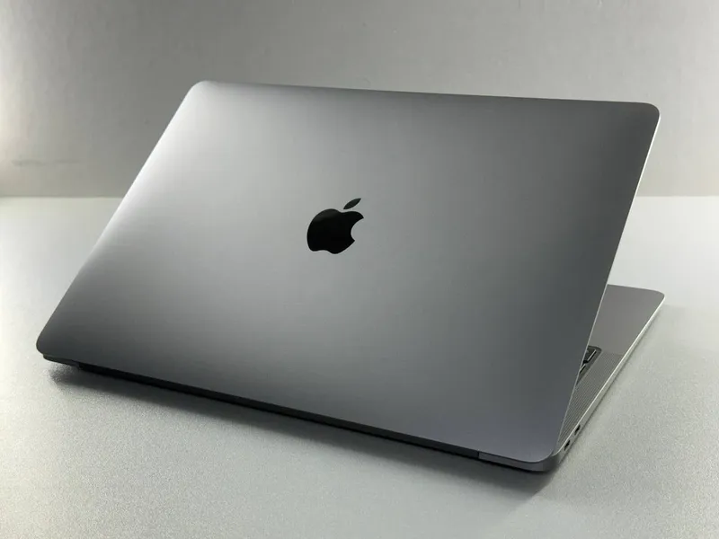 MacBook Air M1 8/256  Full box Sotiladi