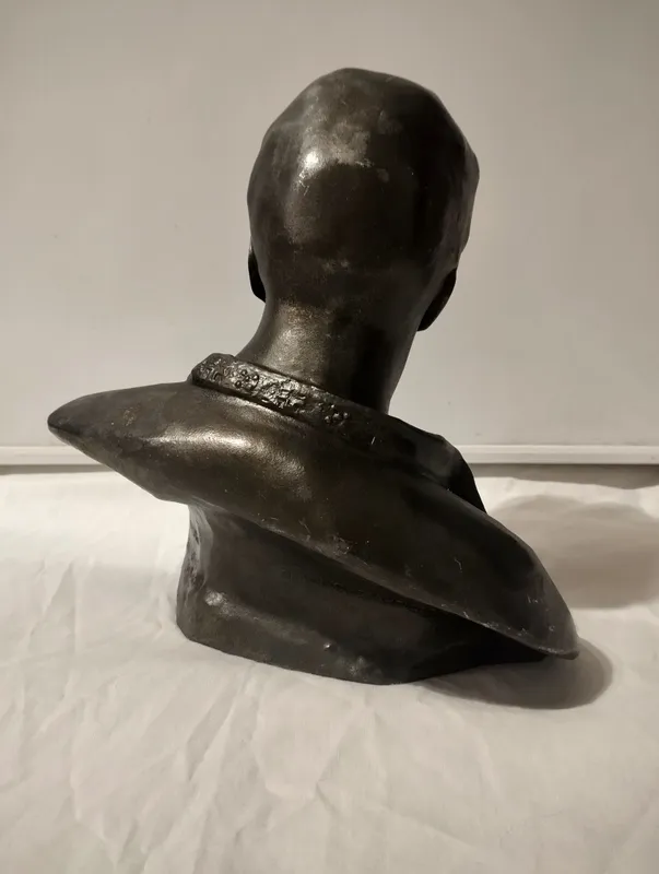 Бюст В И. Ленина 1970-80 гг., С. Есенина 1960 г. 6