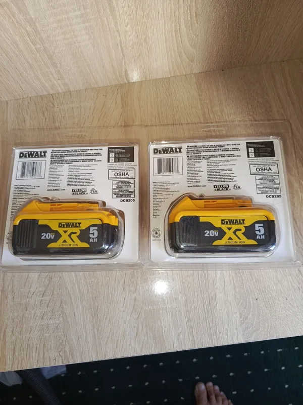 Аккумулятор DeWalt 2 Аккумулятор DeWalt 2