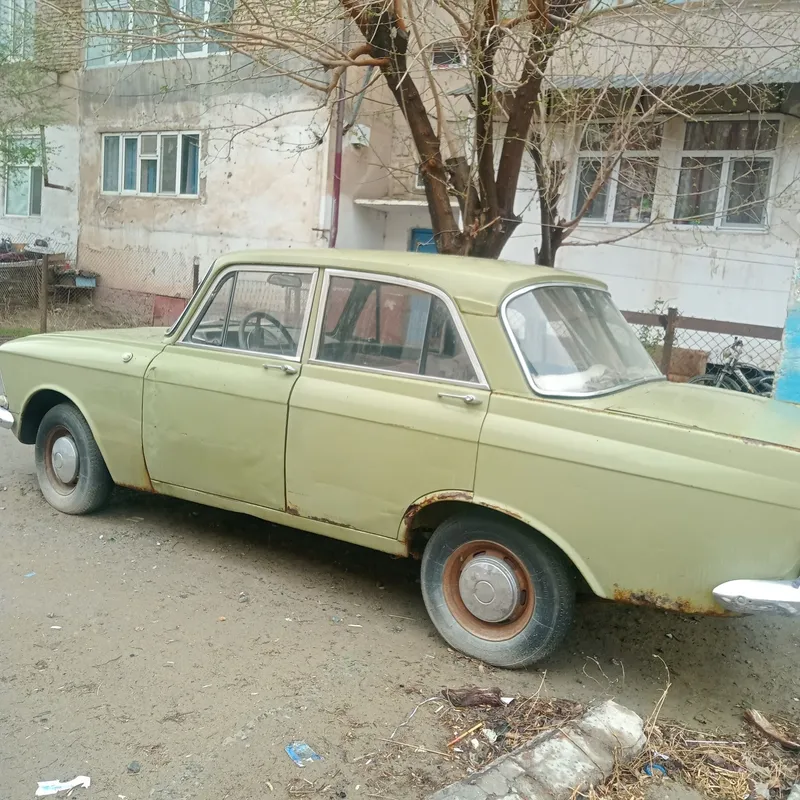 Москвич бу. . но на ходу. Мотор хороший цена 6 мил договорная