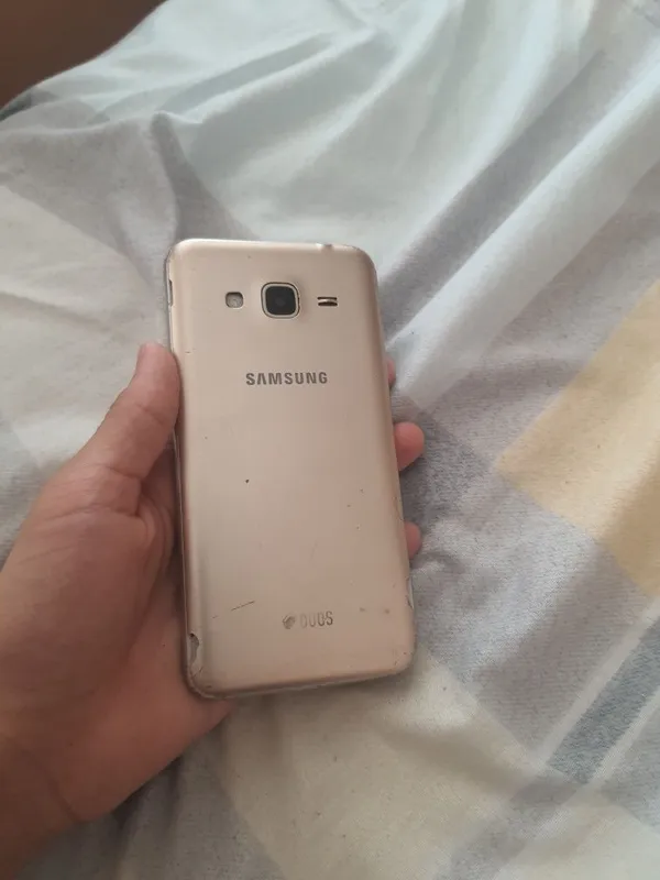 Samsung J2 zapchastga sotiladi. Telefon yoqilmaydi. Ekranida ozgina y 1