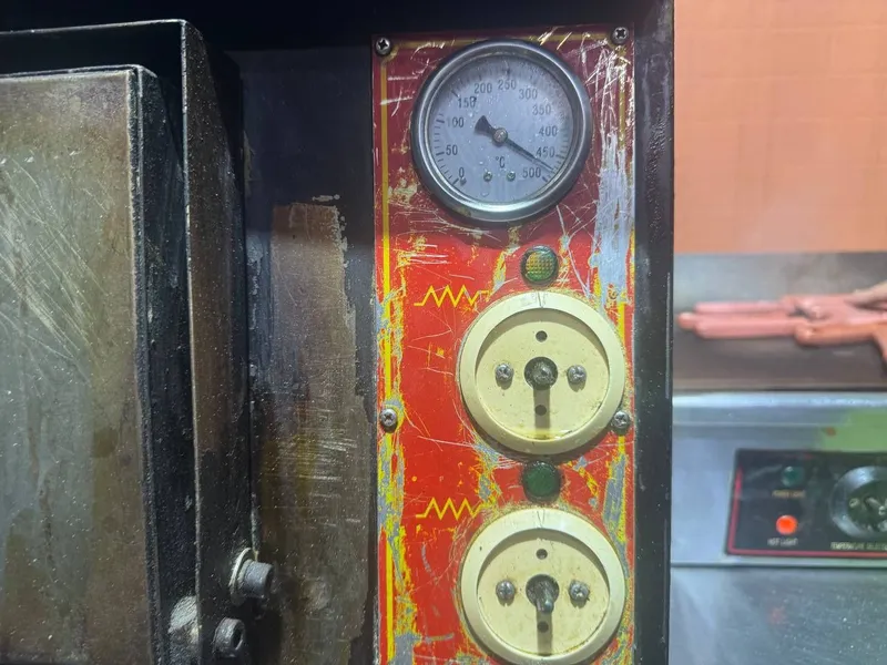 2 fazali Pizza pechkasi