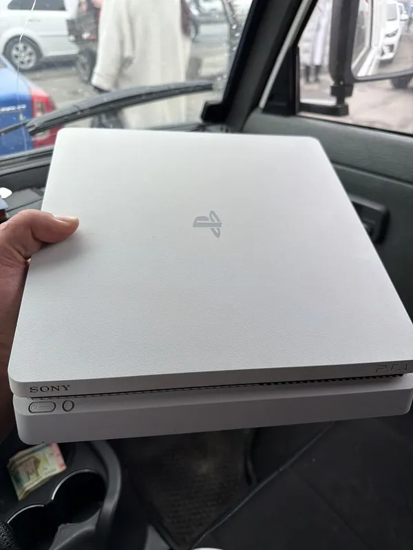 Playsration 4 slim…