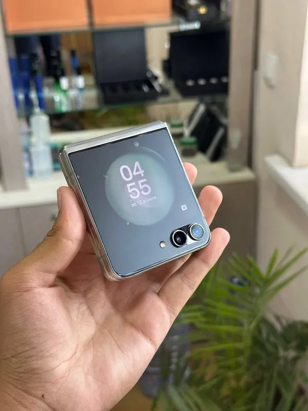 Samsung Z Flip 5 2