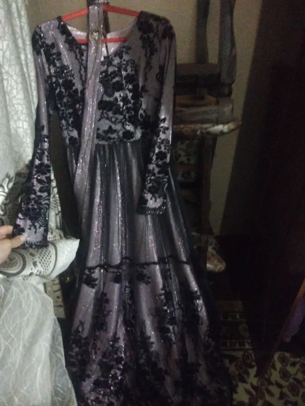 oqshom koʻylagi yaltiroq