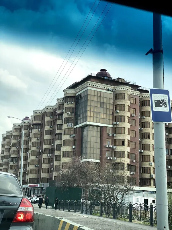 Срочный сдаётся квартира ц 5 МЕТРО минор 3 комнита 110м2 1000$ семя