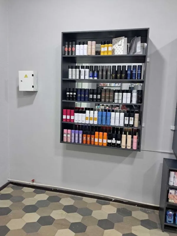 Продаются полки в магазин на стены и на пол 2 Продаются полки в магазин на стены и на пол 2
