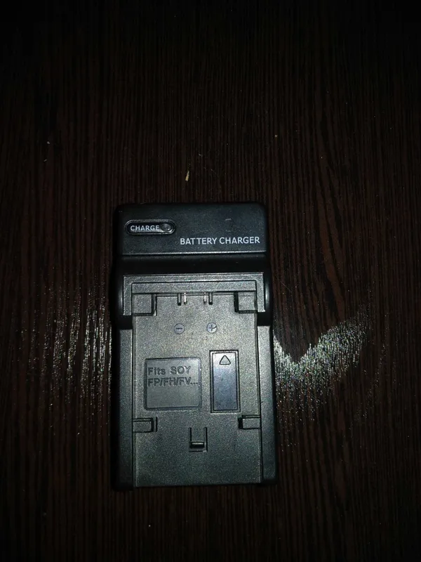 Зарядное устройство для аккумуляторов Sony NP-FP / NP-FH / NP-FV 2