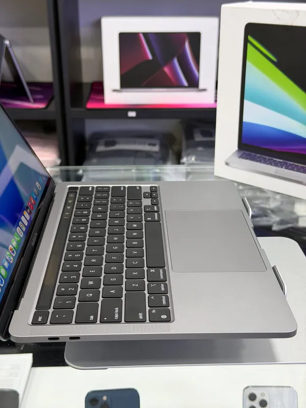 MacBook Pro TouchBar 2022 — фото 1