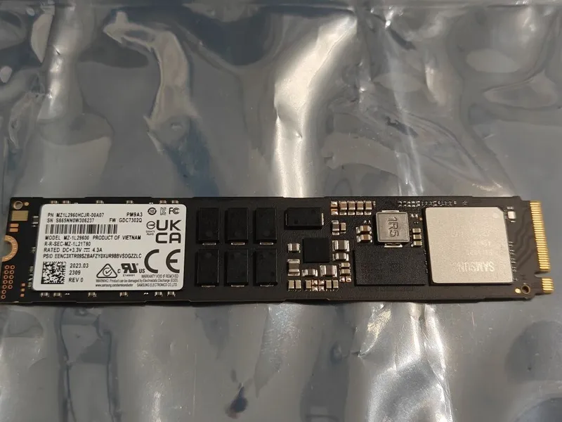 Серверный SSD Samsung MZ1L2960HCJR-00A07 — фото 1